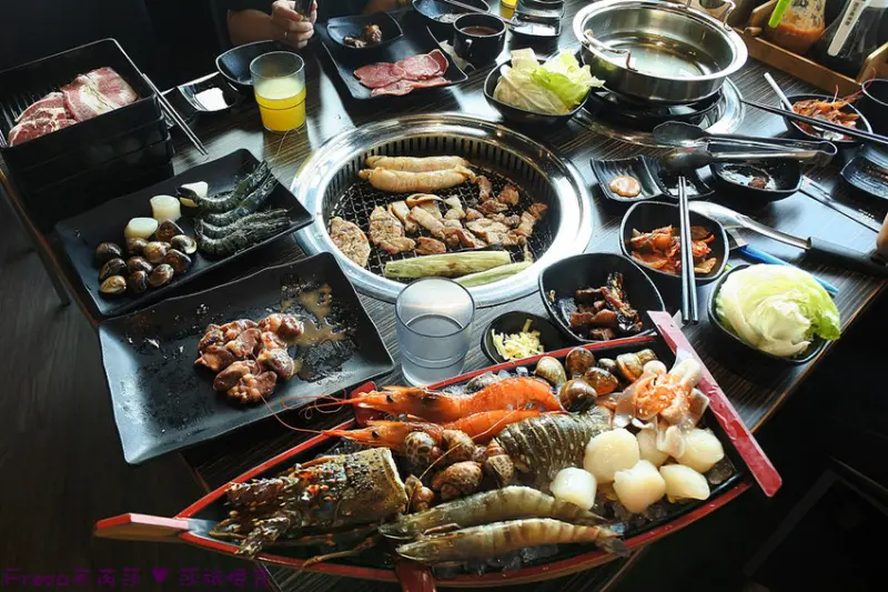 台南吃到飽【好客燒烤（台南Focus店）】天使紅蝦.澎湖明蝦.大干貝無限供應.帝王加價“玫瑰龍蝦”霸氣上桌│台南火車站│南方公園│新光三越 - Fresa芙芮莎♥莎旅憶食