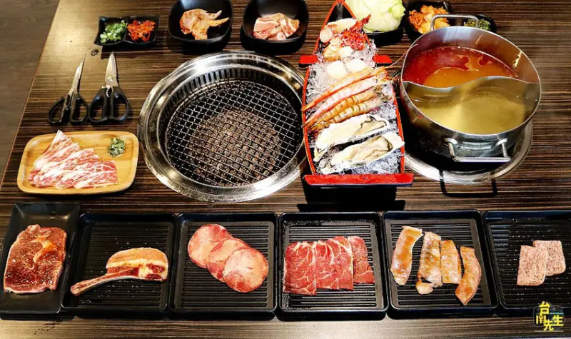 台南火烤兩吃吃到飽／帝王蟹+和牛吃飽吃滿／70多種海陸食材任你點／coldstone冰淇淋+鴨血豆腐+飲品無限享用／加價還有啤酒+調酒喝到飽／無煙炭烤不會全身油煙味