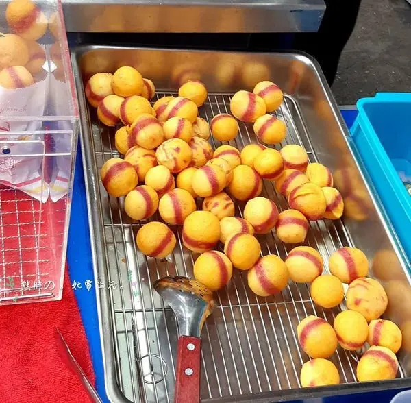 【台中】用紅地瓜、紫地瓜、黃地瓜做成的小8三色地瓜球★未到營業時間★就有許多人再領號碼牌★