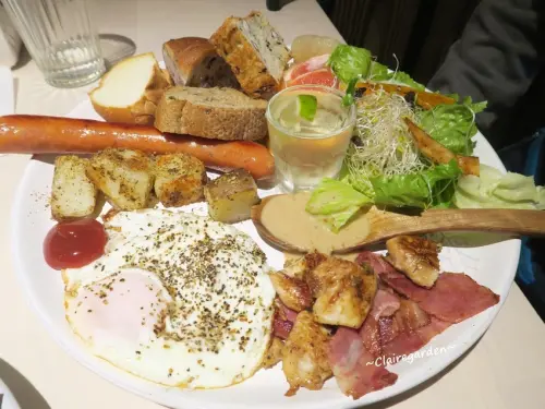 基隆 默默吃~賞正濱漁港美景。吃彭湃早午餐