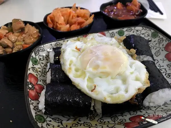 【台中北區】學生私藏的C/P值破表韓式小吃，飯捲鍋類各項餐點幾乎百元有找，份量多到讓你無法想像，老闆簡直佛心來著的! || 忠武飯捲