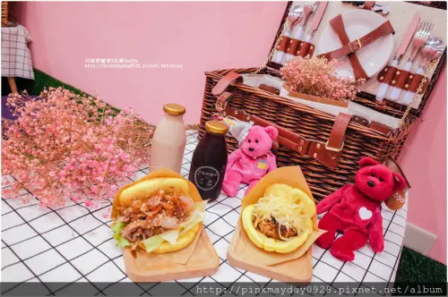 ✿高雄✿ 市區裡的小小野餐風格小店 吃刈包拍網美照 粉嫩色系裝潢與大小玩偶任你拍 還有可愛鞦韆好夢幻 ➜ 刈起野餐吧X古厝guchu