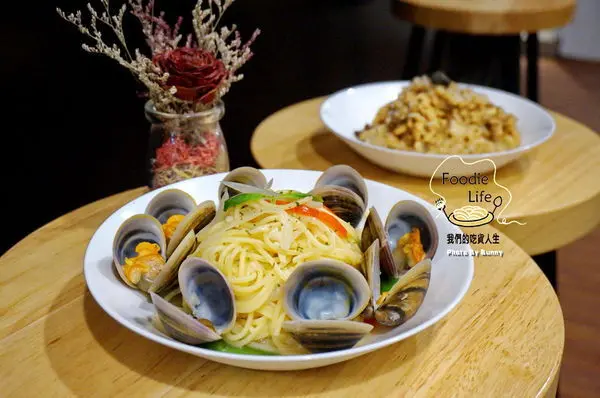 【新北美食】Foodie Life 我們的吃貨人生 巷弄裡的文青小店 手工麵包 / 口袋披薩 / 新莊義大利麵
