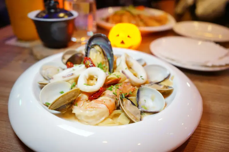 台北｜Rocket Music 火箭音樂餐廳 音樂．饗食．美酒 現場Live Band Show - 奇奇一起玩樂趣