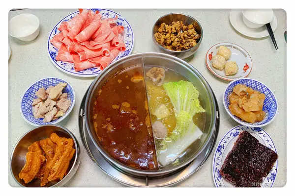 【台北美食】詹記麻辣火鍋 敦南店 ~ 台北必吃麻辣火鍋❤️搬家後環境更好｜附菜單 - 捷運古亭站