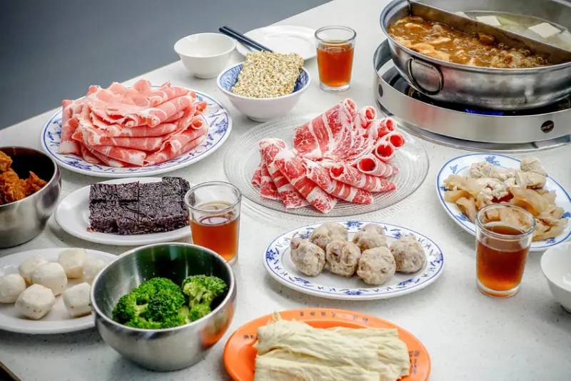 詹記麻辣火鍋 敦南店X魔王 台北大安區 是我小時候去吃的火鍋店樣貌 台北麻辣火鍋推薦 鴨血依舊美味無敵 捷運六張犁站 內文有店家資訊