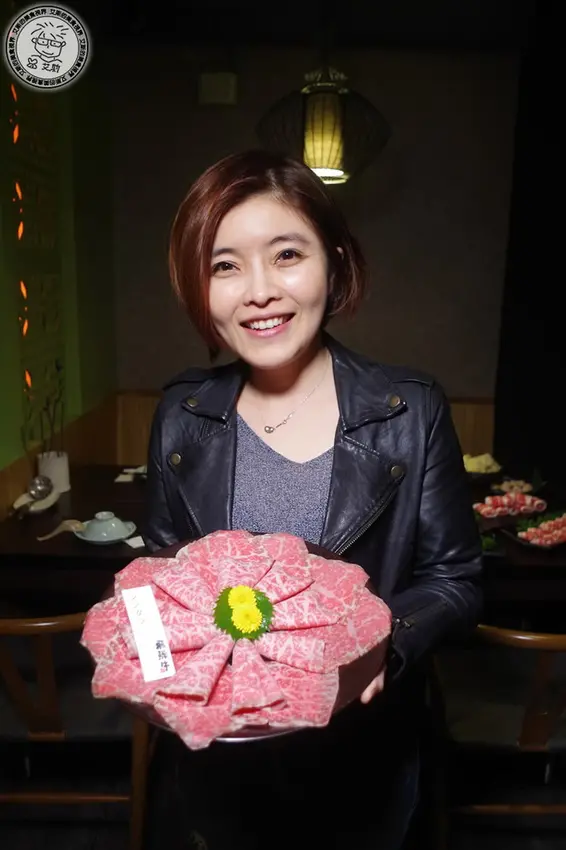 仙氣逼人的火鍋．日本飛驒牛和牛專賣店．吃完之後還可以求財、求愛情、驅除小人．仙氣火鍋店