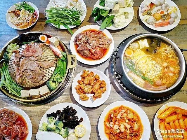 西門吃到飽【阿豬嘻烤肉村】韓式銅盤烤肉吃到飽、部隊鍋吃到飽、韓式料理吃到飽，每人只要398元起，超平價高CP值西門聚餐必吃美食。