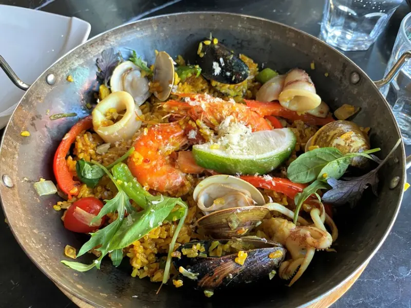 【台中 美食】RÊVE 黑浮咖啡 台中崇德店，適合喝咖啡聊是非的大氣咖啡館