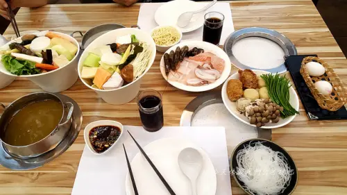 彰化火鍋大豐鍋物。蒙古包豆皮捲鍋/綜合海鮮鍋。來自手工的味道