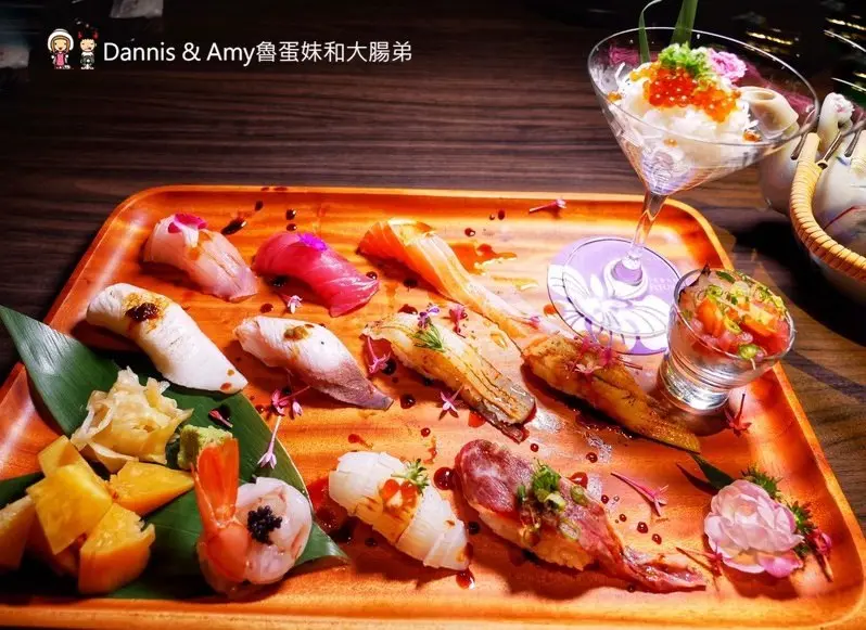 《新竹芙洛麗大飯店》野海壽司日本料理餐廳。握壽司生魚片。產地直送新鮮有青。平日限定優惠分享。家庭公司尾牙春酒聚餐好選擇︱菜單價位,營業時間分享（影片） - Dannis & Amy魯蛋妹和大腸