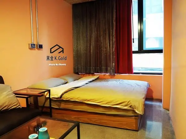 【臺中住宿】黑金文旅 K.GOLD 獨特個性風格裝潢 小資住宿 / 每人不用一千 / 省錢住宿好所在