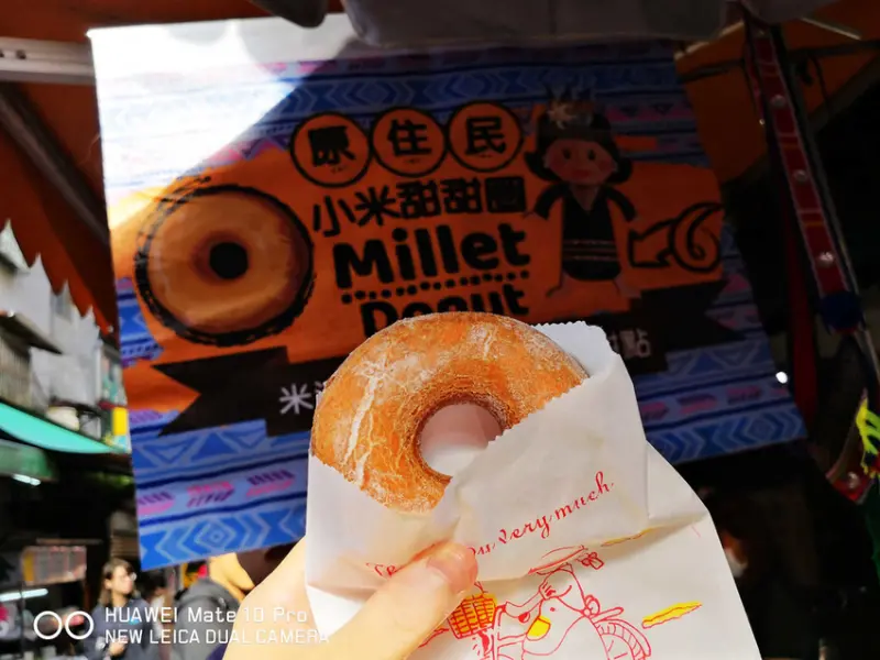 【食。新莊】原住民小米甜甜圈-米沙路娃娃〜全台流動美食，神出鬼沒，排隊到天荒地老也要吃的甜甜圈