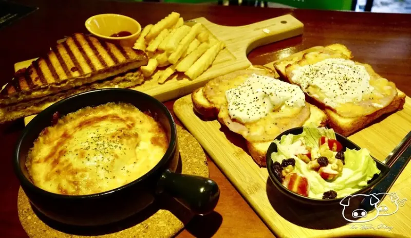 [板橋食記]零距離咖啡餐酒_板橋早午餐、輕食的好選擇_狗狗蛋糕新登場_從早吃到晚的好所在_兩隻豬的日常