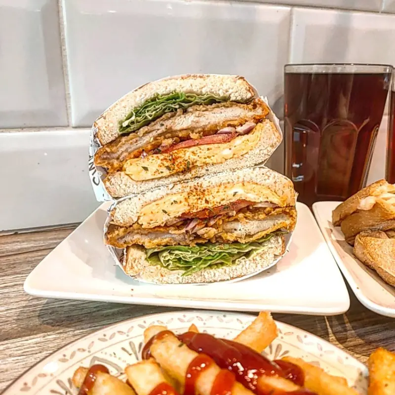 Taipei, Taiwan #鳳梨寶堡 #板橋美食 #板橋早午餐 #樹懶吃新北 