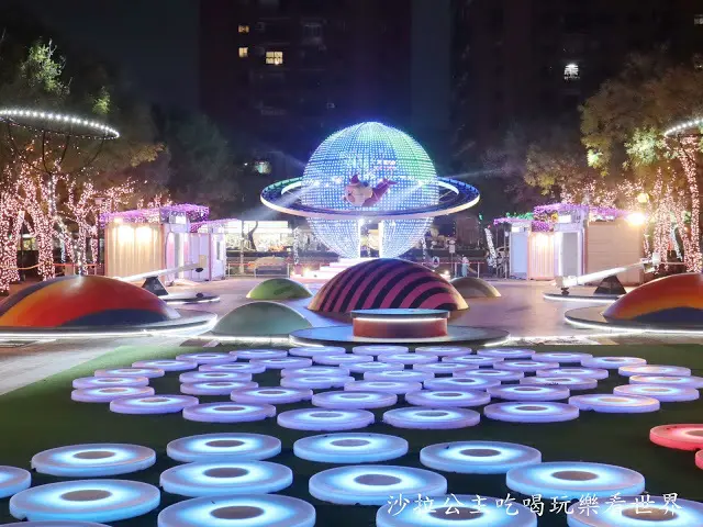 2018新北耶誕城/板橋景點/絕美燈區搶先看/貨櫃市集/萬坪公園/捷運板橋站/板橋車站