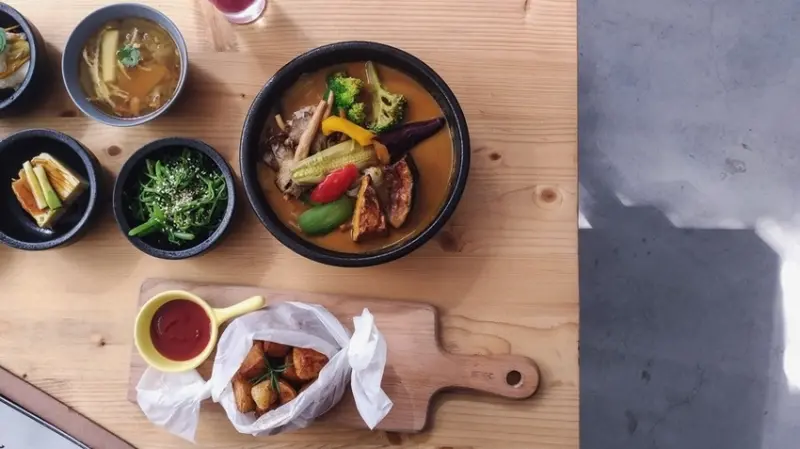 空氣圖書館 ▎嘉義景點│必去植栽文青系餐廳，鄰近太平雲梯、太平老街(附菜單)[大花說]