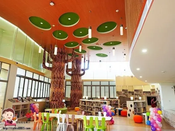 桃園最大圖書館在龍潭，像在咖啡廳裡面讀書，還可以自己錄唱片!!!
