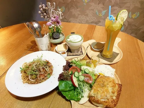 La Design Cafe設計師的咖啡館-位在永康街巷弄內的特色咖啡館  店內滿滿藝術品等你來欣賞  餐點也不錯  很適合來個悠閒的下午茶              