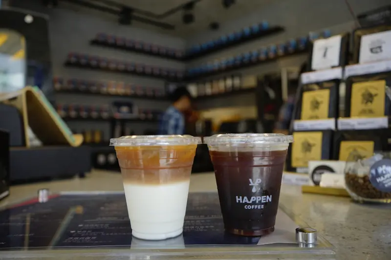 台南｜哈本咖啡 咖啡隨行吧(中正店) Happen Coffee精品咖啡．中西區外帶咖啡推薦！ - 奇奇一起玩樂趣