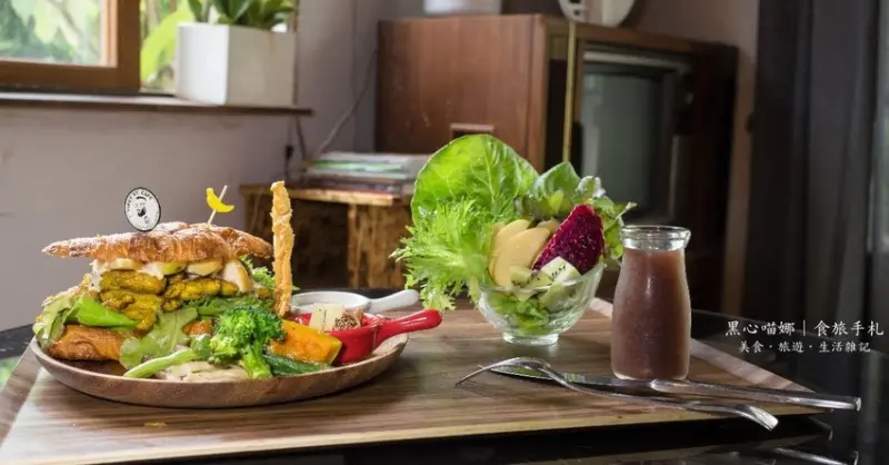 台南北區︱堤貝街咖啡&彩色菠菠台南館　秘巷裡的馥郁咖啡香、現點現採極鮮蔬菜；府城老屋裡，溫暖味蕾、填飽脾胃的輕食咖啡館！