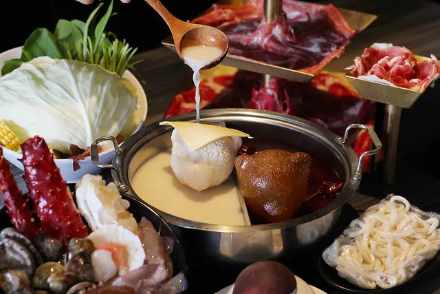 台北美食｜圓味涮涮鍋內湖文德店-冬天必吃可愛麻辣熊，肉塔嘉年華超吸睛