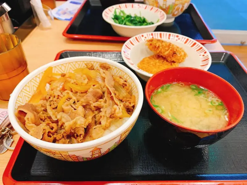 【食記】基隆市-仁愛區║すき家 SUKIYA➽平價丼飯