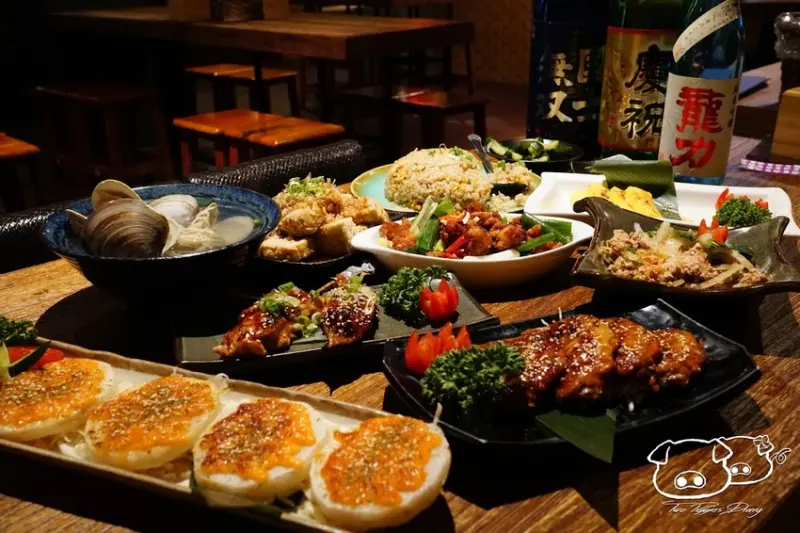 [板橋食記]新の埔居酒屋_新埔站美味居酒屋_甜蜜醬烤串燒_巨無霸牛奶蛤蜊湯_豐富多元的料理選擇_兩隻豬的日常