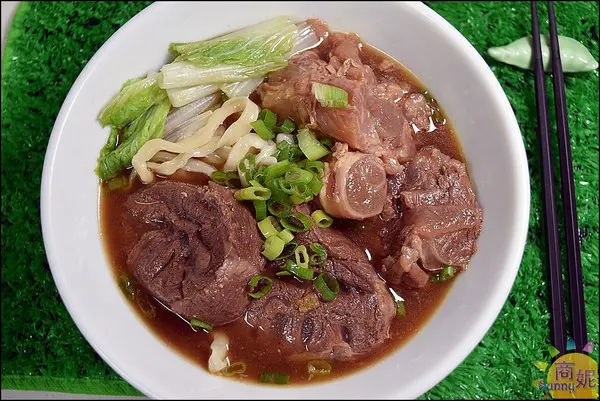 宸寶湯包。牛肉厚度直逼三公分比牛排還要厚!全台宅配加熱三分鐘輕鬆上桌        
      