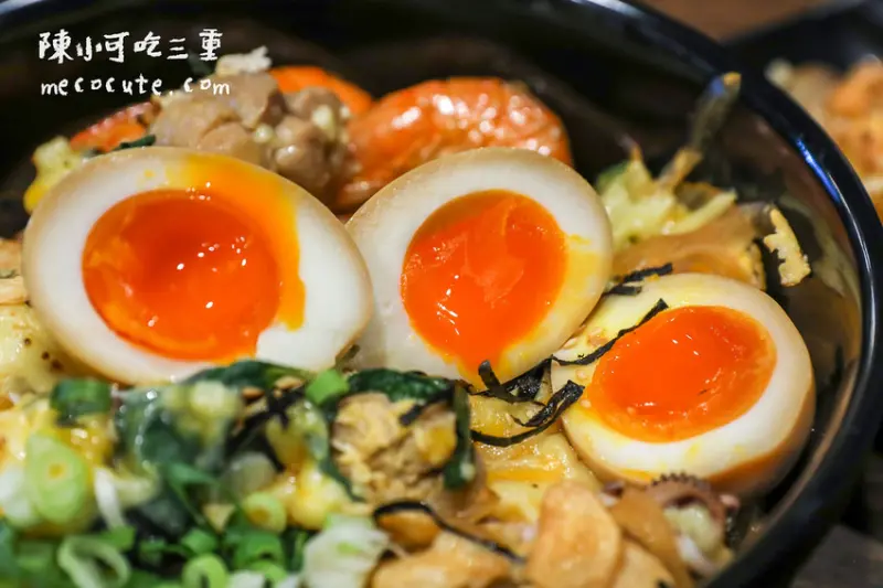 用餐時間就客滿～內用昆布湯免費喝！味噌湯10元免費續～極之八丼飯三重店