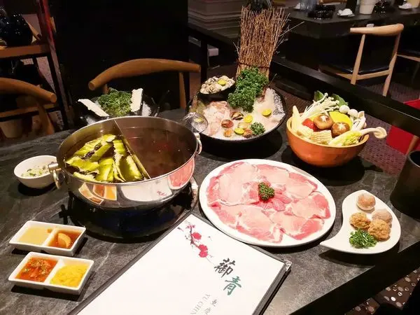 【美食】北市大安「蓹青重慶麻辣鍋物」獨特青花椒湯底，香麻入口、回味無窮!