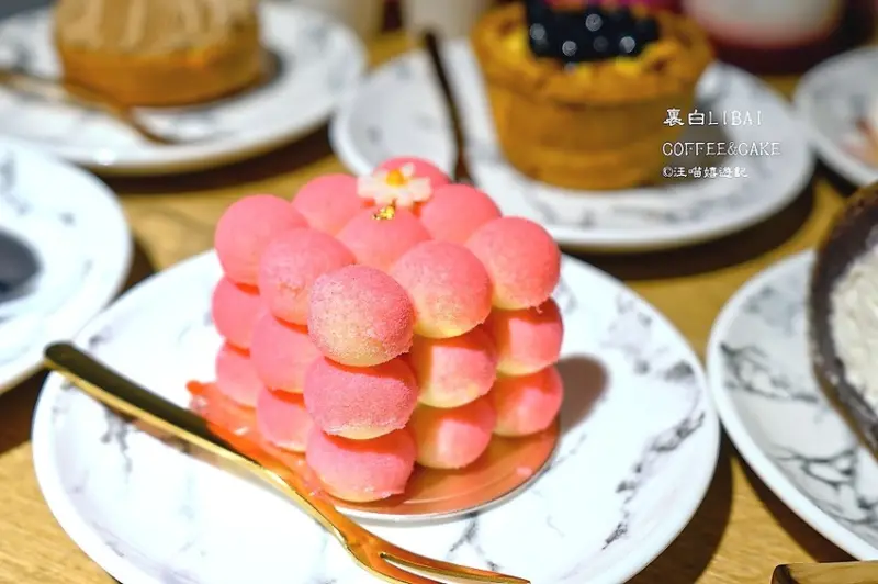 新竹大遠百美食 ❤ 裏白LIBAI COFFEE&CAKE  ❤ #新竹銅板美食 #新竹蛋糕下午茶 #新竹甜點咖啡廳推薦 #裏白菜單 #裏白新竹 #夢幻下午茶