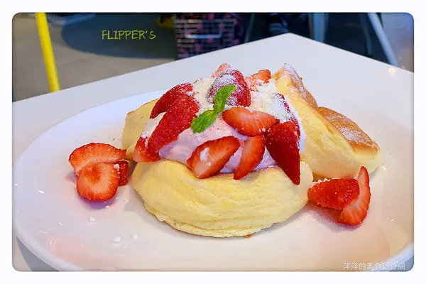 【台北美食】FLIPPERS奇蹟的舒芙蕾鬆餅 ~ 期間限定草莓舒芙蕾❤️誠品南西店排隊美食/下午茶/甜點 - 捷運中山站