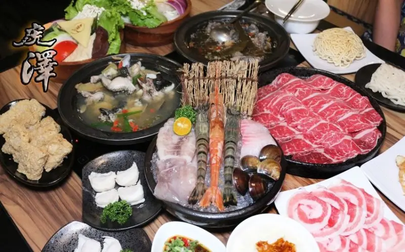 【嘉義火鍋/嘉義宵夜】虎澤拾鍋田雞湯、烏骨雞湯等特色湯頭 雙倍肉量、特色附餐等精緻火鍋