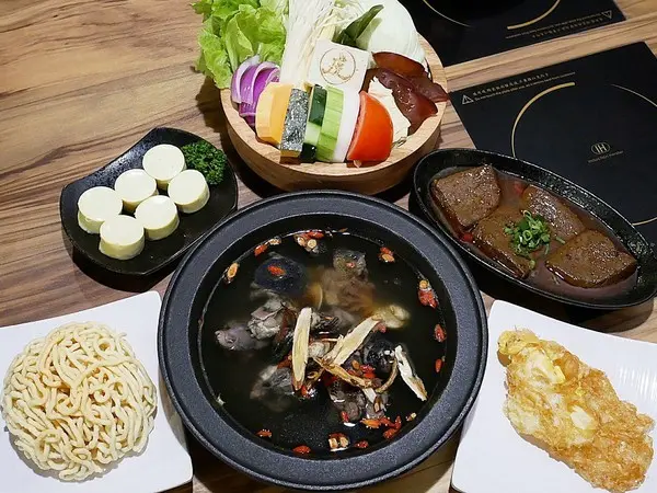 虎澤拾鍋-嘉義火鍋新開幕  種類豐富、食材新鮮  想輕鬆吃火鍋來這邊就對了              