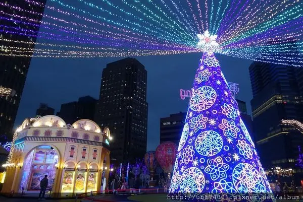 【2018統一時代百貨台北店耶誕燈】異國聖誕節不容錯過/精選10大必拍場景/愛Sharing瀰漫米蘭風情