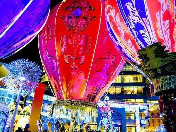 2018台北信義區最新耶誕城【統一愛Sharing/BELLAVITA寶麗廣場聖誕北極圈/新光三越LINE FRIENDS耶誕樹】台北信義區下雪了浪漫指數百分百