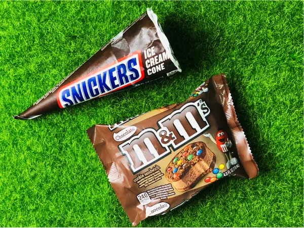 【超商美食￭7-11】M&Ms巧克力冰淇淋餅乾 & 士力架花生巧克力風味冰淇淋甜筒