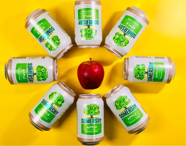 【飲品】Somersby夏日蜜蘋果酒 x 清甜爽口的蘋果香氣，微量氣泡的沁涼舒暢，一喝就愛上的夏日蜜蘋果酒!!!║ 水果酒推薦、水果啤酒推薦