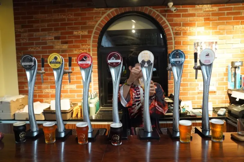 南投景點 蔡氏釀酒｜精心打造骷髏密室，重現詭異實驗室 暗黑英倫古堡 · 算命的說我很愛吃