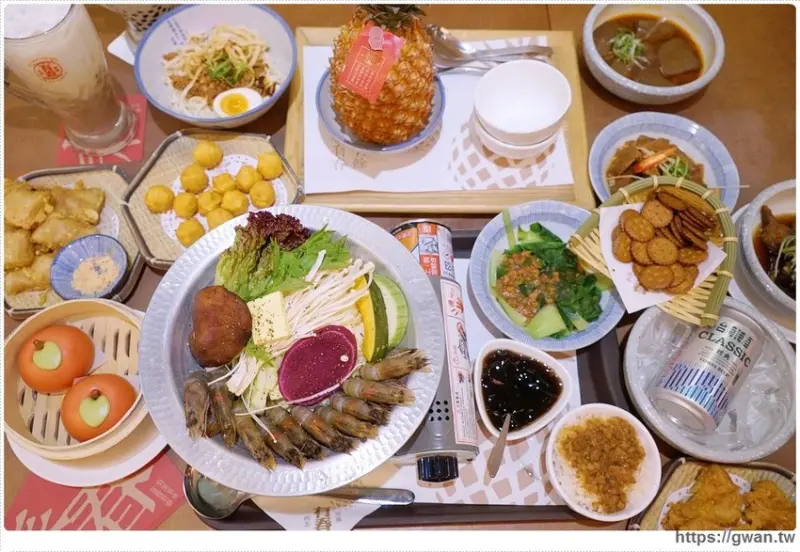 藏在巷子裡，去年新開幕低調茶館，用餐時間人潮湧現，茶點到主餐都好吃！！