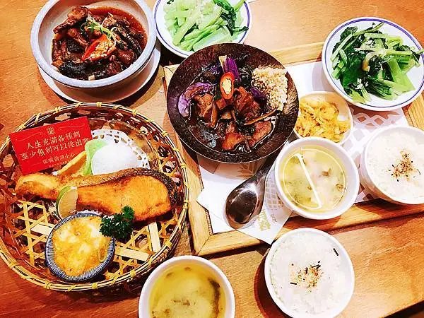 ||吃。台中|| 有春茶館 復古中國風喝茶吃飯好地方