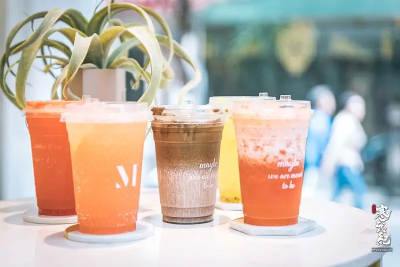 【中肯‧食記】MAYBE 時尚水果飲品．捷運忠孝復興站｜水果果昔新鮮滿載．現打果汁氣泡飲清爽冷冽．東區網美打卡夯點！