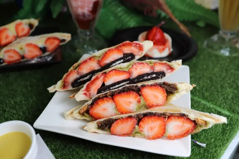 T&F 手作吐司-崇明店：草莓季到了！冬季限定草莓套餐，讓你一次吃到滿滿的草莓大餐.草莓熱壓吐司.草莓奶酪.草莓沙拉.草莓調飲｜台南早午餐.下午茶.晚餐推薦 - 進食的巨鼠