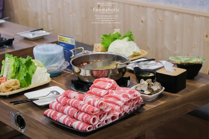 台中美食 瀧厚鍋物東山店｜50oz的厚切肉品吃的超滿足！肉質鮮甜、油花均勻，再搭配上特製的蛤蠣爆爆鍋湯頭～ 台中火鍋推薦、台中鍋物、北屯火鍋