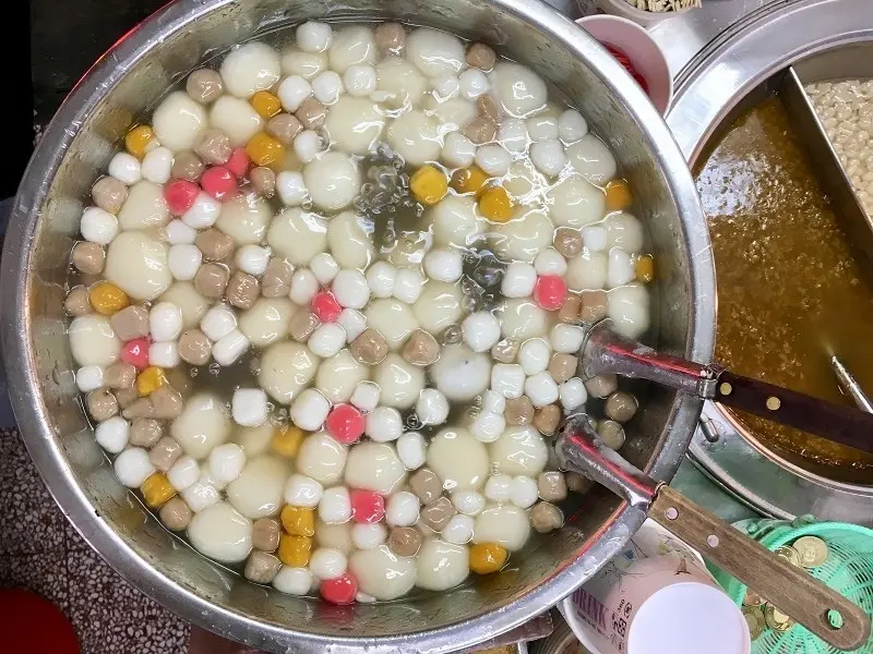 【台北｜南京復興站】客家自製湯圓＿IG必打卡的遼寧夜市甜點＿人手一碗的綜合小湯圓