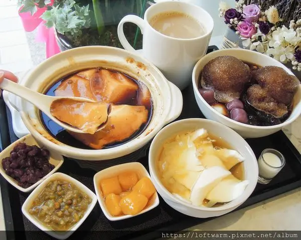 老豆花 薑汁黑糖鍋燒豆花 手工黑糖綿綿冰豆花 特別的豆腐布丁口感 還有養身薑湯與豆漿的完美比例風味飲品... 