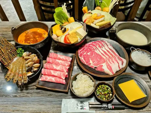 涮個火鍋吧!!新莊涮霸~任選6種獨門湯頭只要$298!!