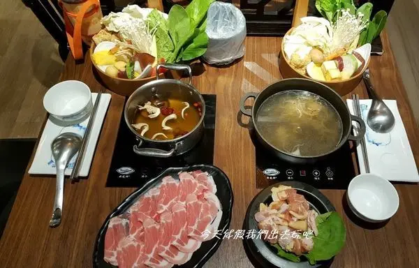 這一小鍋/秀泰文心店。這一鍋餐飲集團全新品牌/每次經過總是被香氣吸引