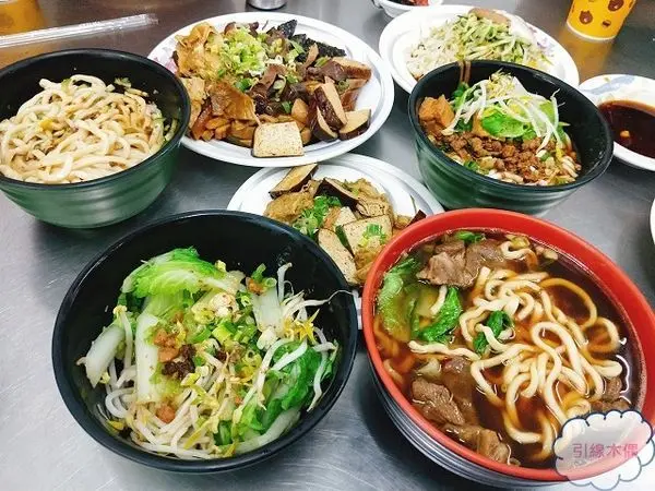 [食記/嘉義]小伍妹│歲月如織味如故，原空軍市場正宗50年老店，美奶滋涼麵印象初衝擊，霸氣牛排麵，節氣水餃正對時